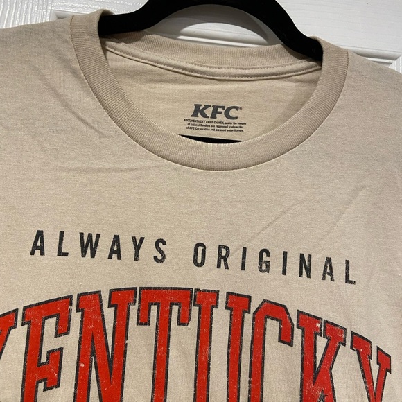 NWOT KFC Size L Kentucky Fried Chicken Logo Tee Shirt Finger Lickin Good Colonel - Picture 4 of 10